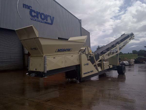 conveyor loading truck