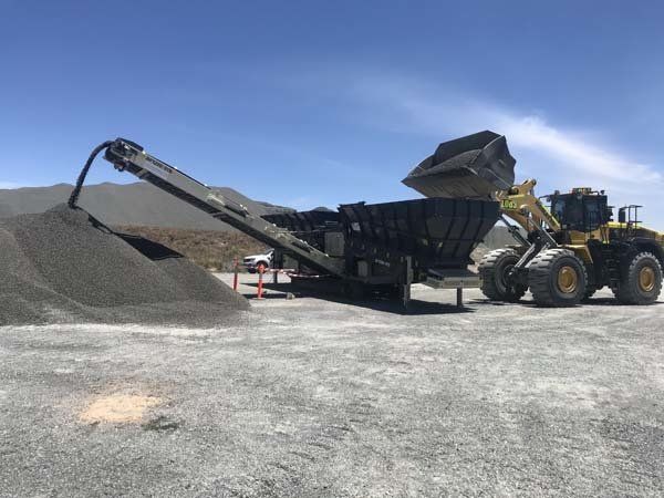 track blender moving material