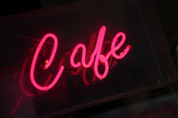 Scritte luminose per locali pubblici