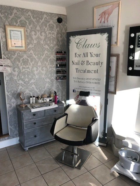 Harbury Salon front