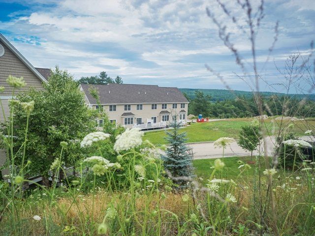 Carriage Manor 3A