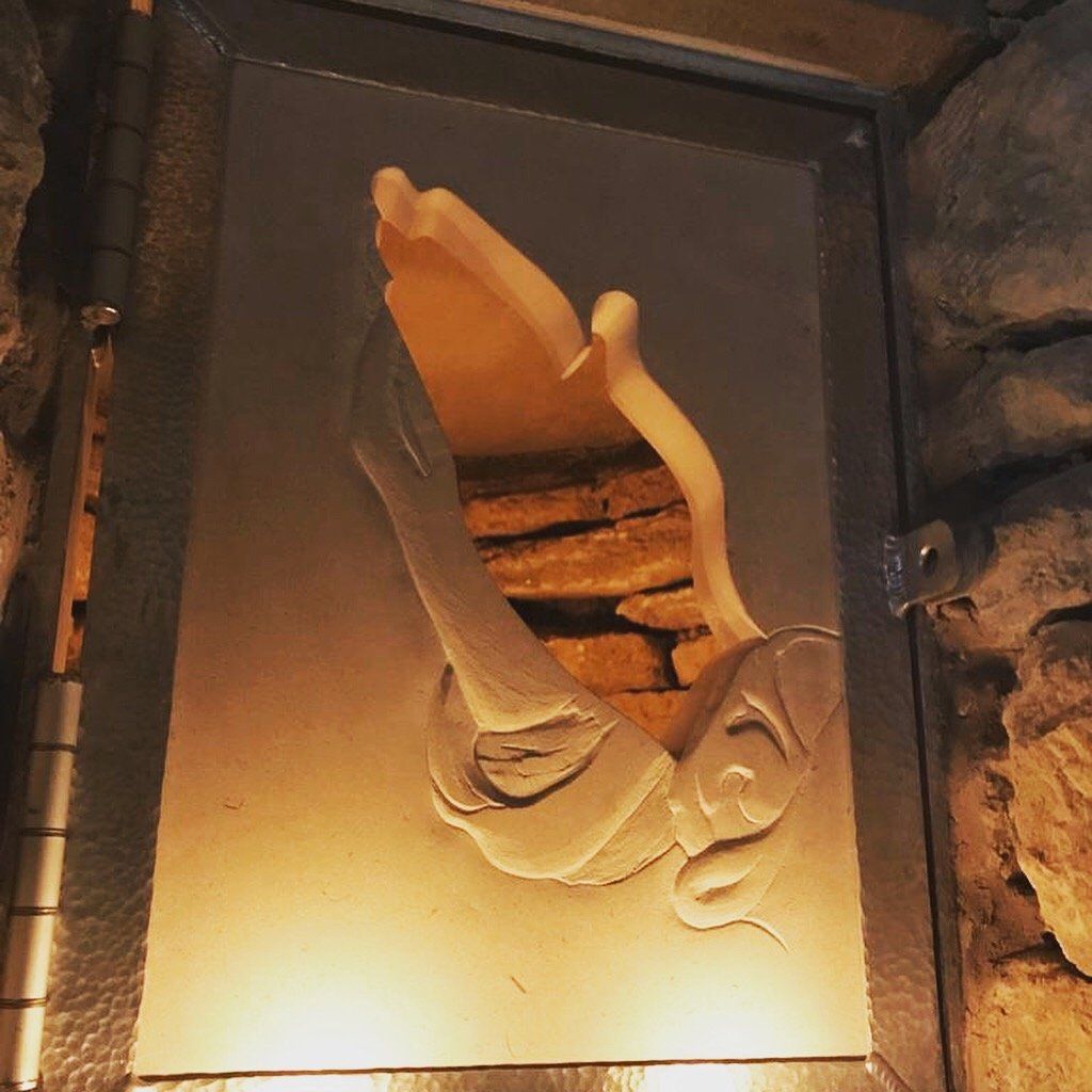 Niche cover