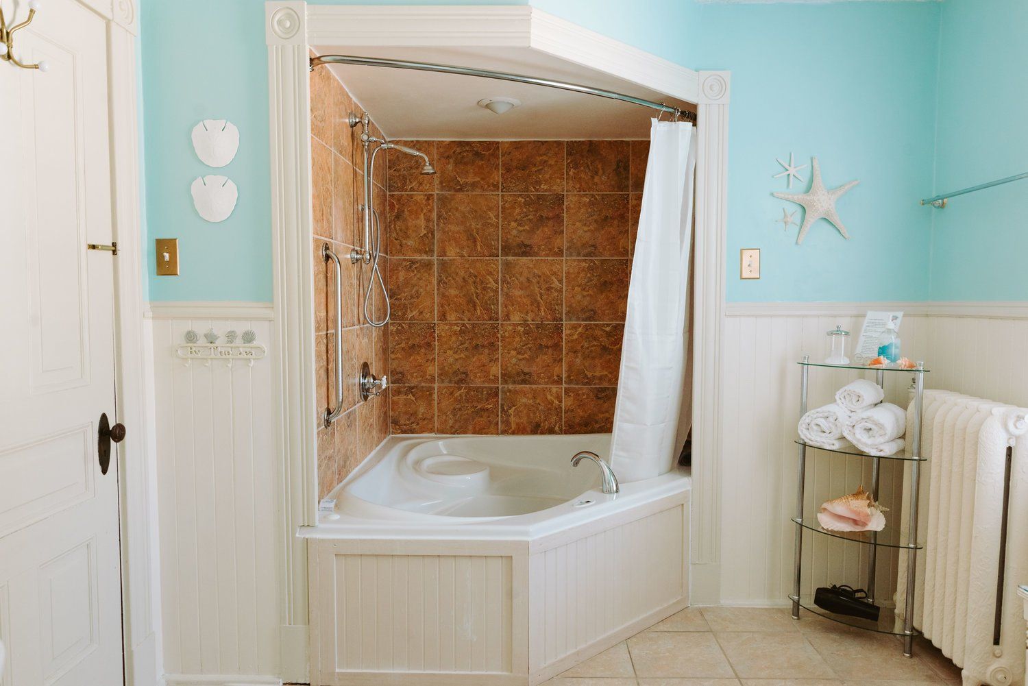 lunenburg accommodations periwinkle bath angle 1