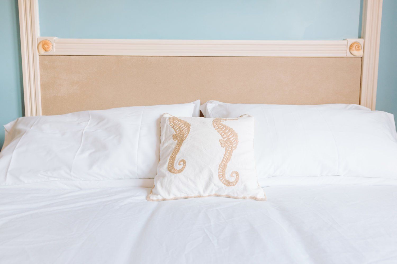 lunenburg accommodations periwinkle bed angle 4