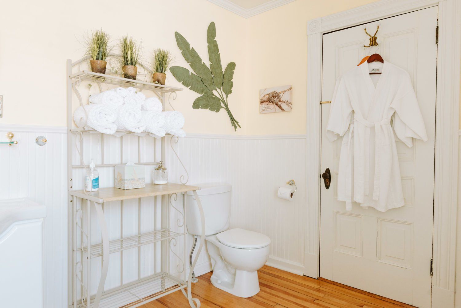 lunenburg accommodations tamarack bath angle 1
