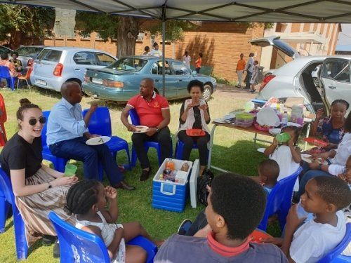 Picnic lunches after the service in Soweto Picnic lunches after the service in Soweto