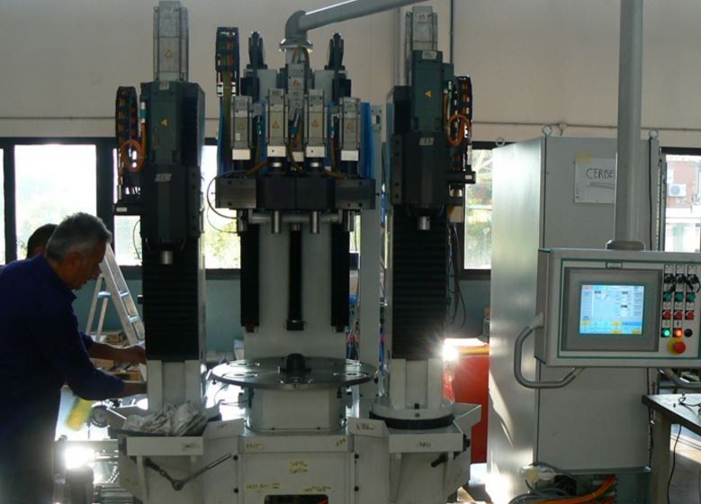 Werkzeugmaschine für industrielle Komponenten