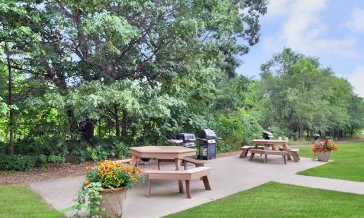 EDGEWATER Patio