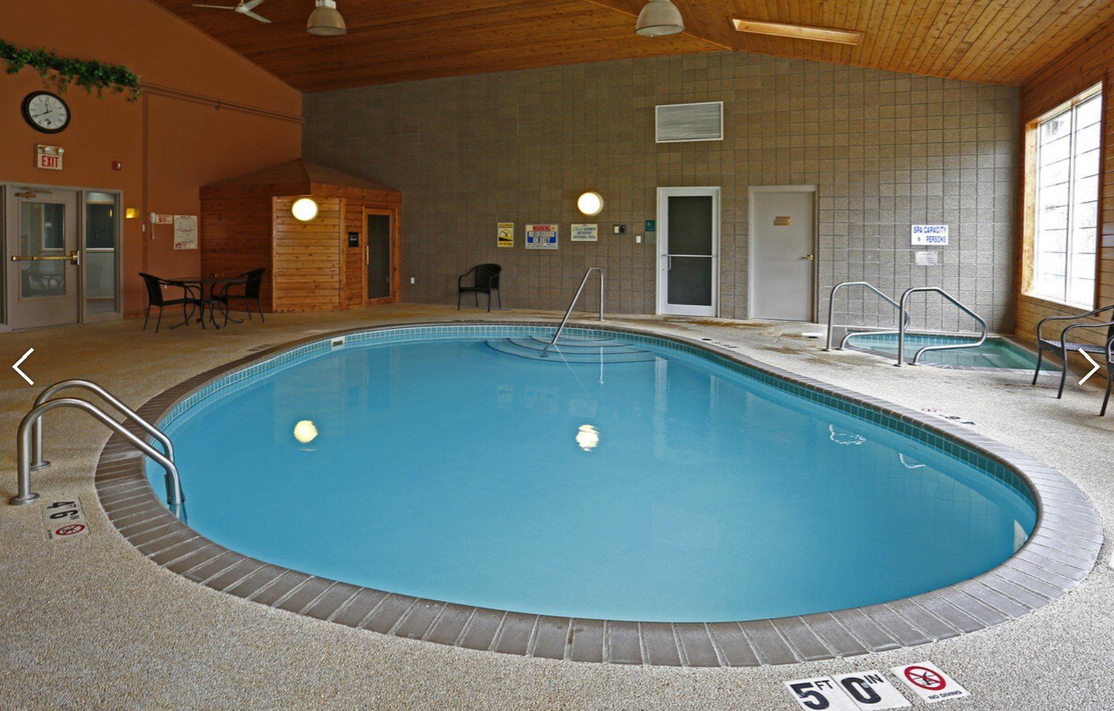 EDGEWATER Pool