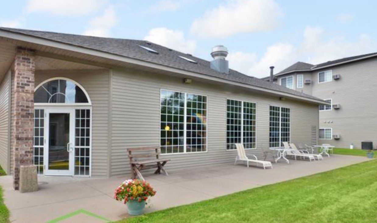 EDGEWATER Exterior