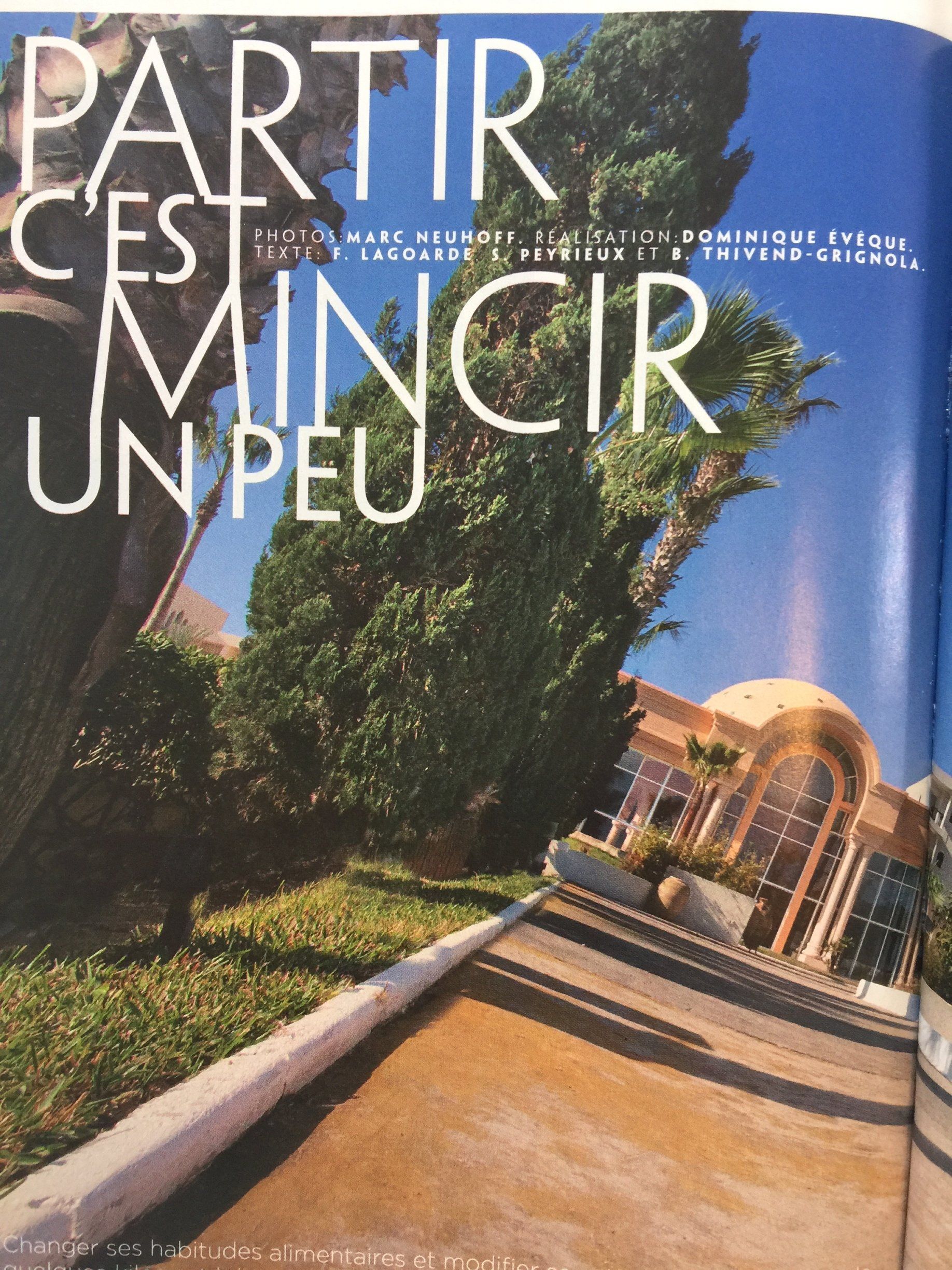 A book is open to a page that says partir c'est mincir un peu