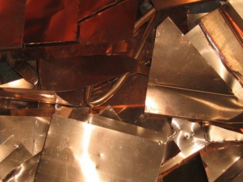 pezzi di metallo da smaltire