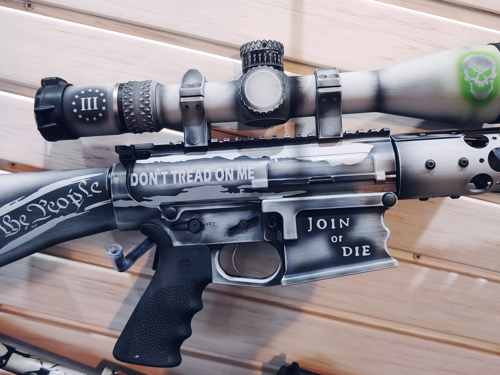 Custom painted AR-15 rifle with scope and “Don’t Tread on Me” and “Join or Die” slogans.
