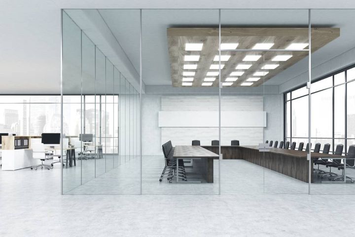 Sala riunione con pareti in vetro
