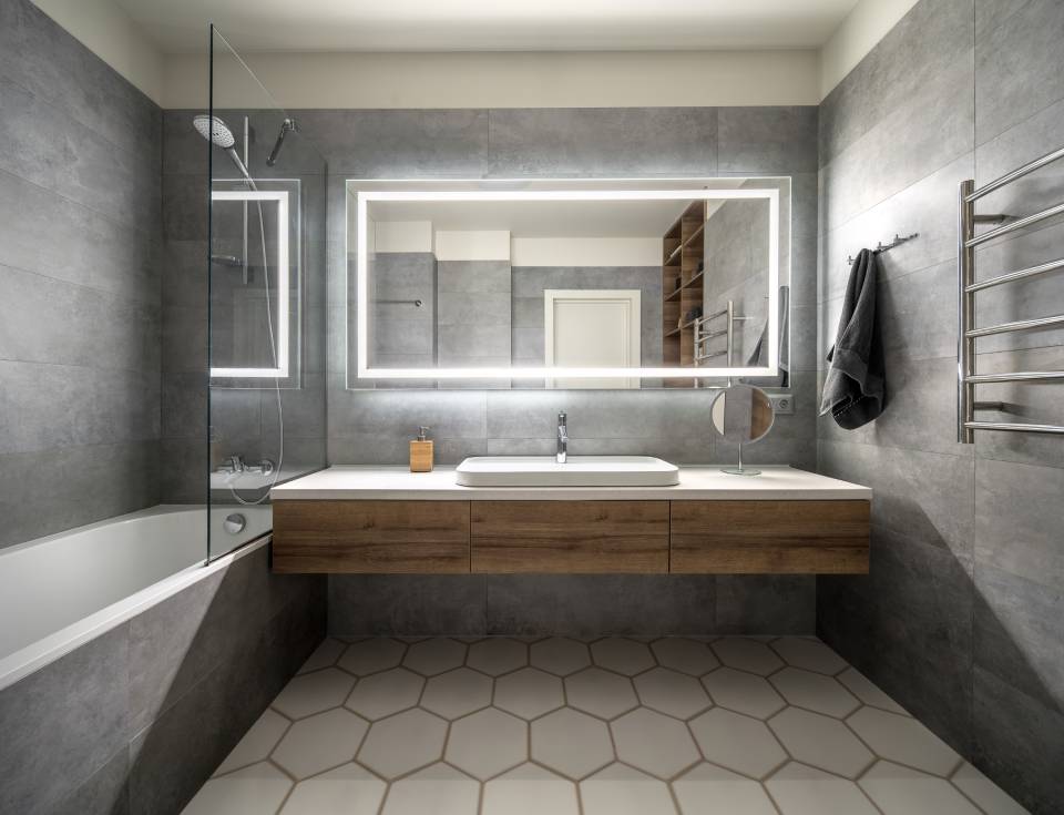 Bagno con specchio