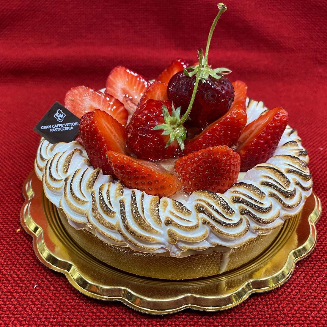 torta meringata con fragole