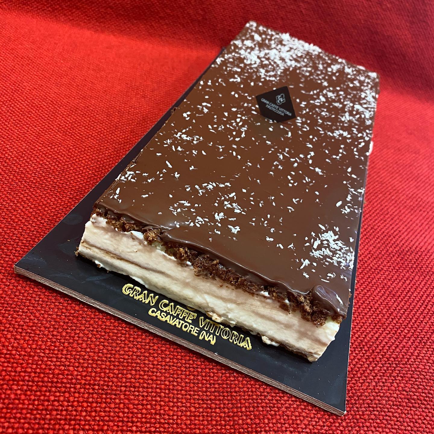 dolce artigianale al cioccolato e panna