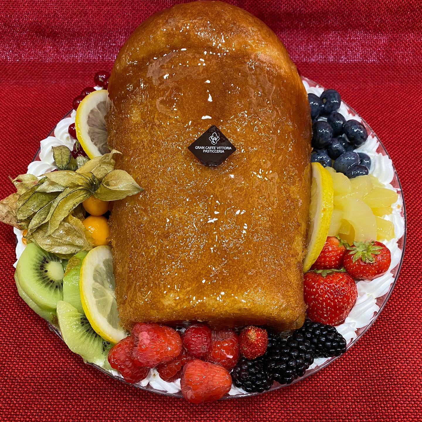 maxi babà con frutta fresca