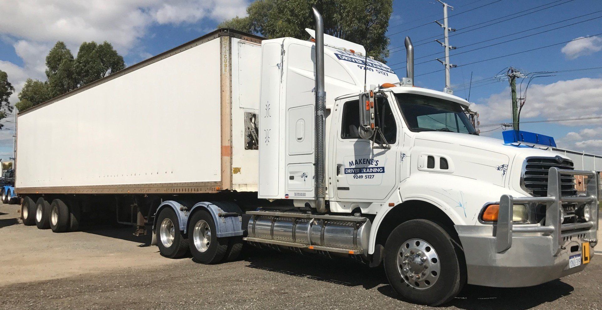makenes driving school training truck with trainer 
