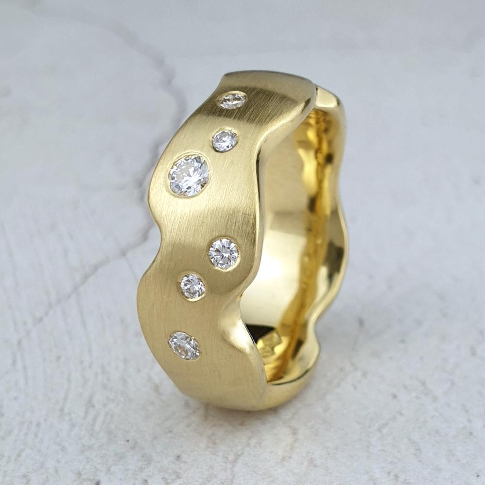 Matte 18ct yellow gold carved wedding ring with randomly-scattered diamonds