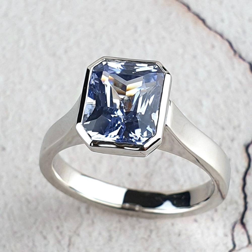 Platinum ring with Ceylon sapphire supplied by the customer