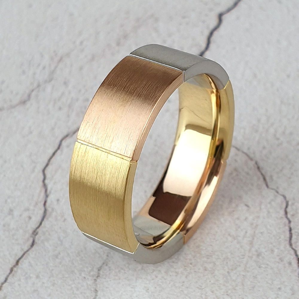 Wedding ring in platinum with red and yellow gold