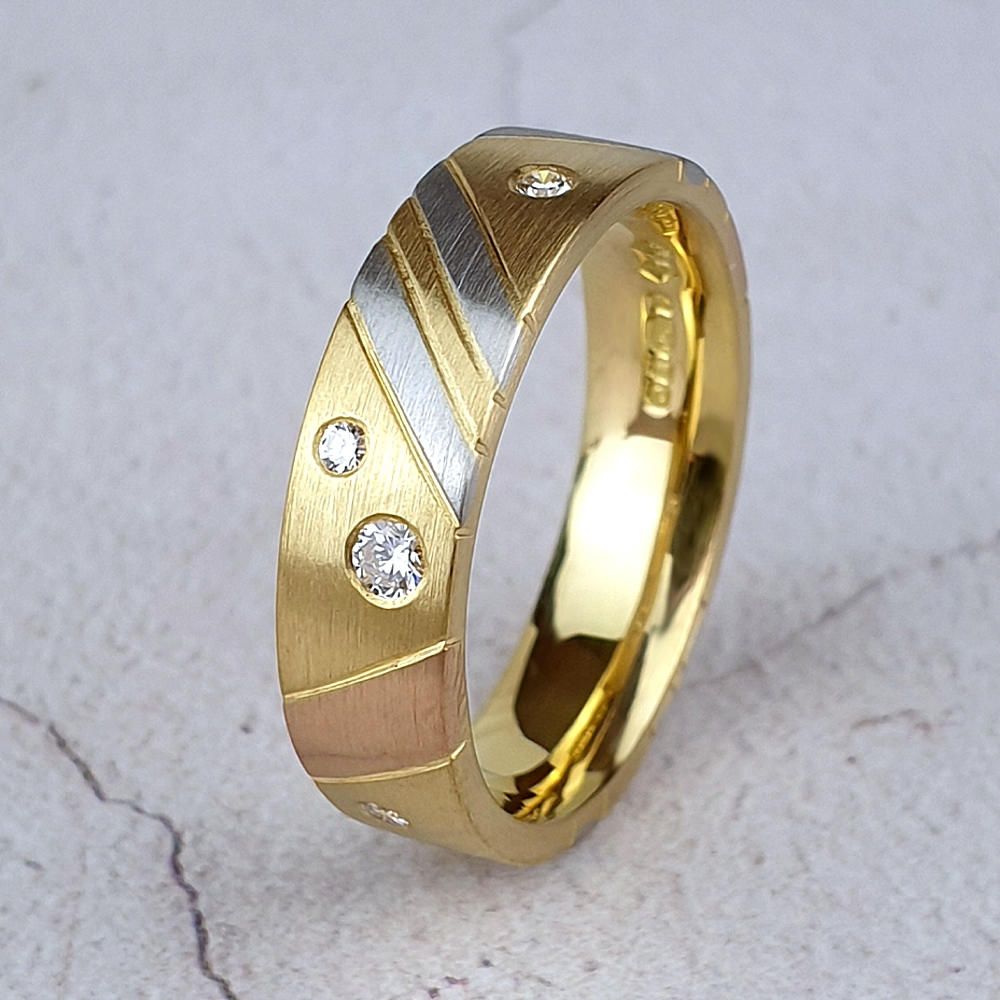 Yellow gold band with red gold and platinum stripes
