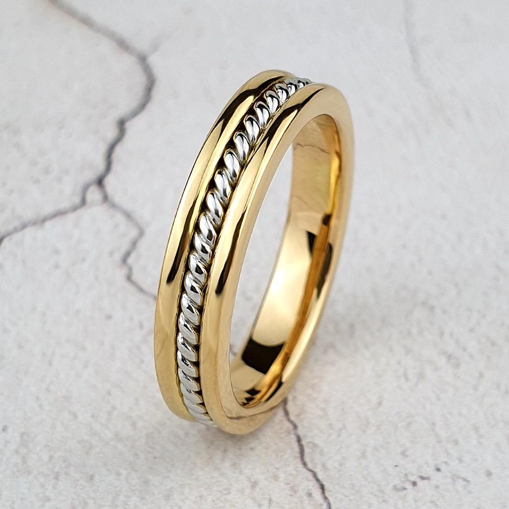 Three band ring in platinum and 22ct gold
