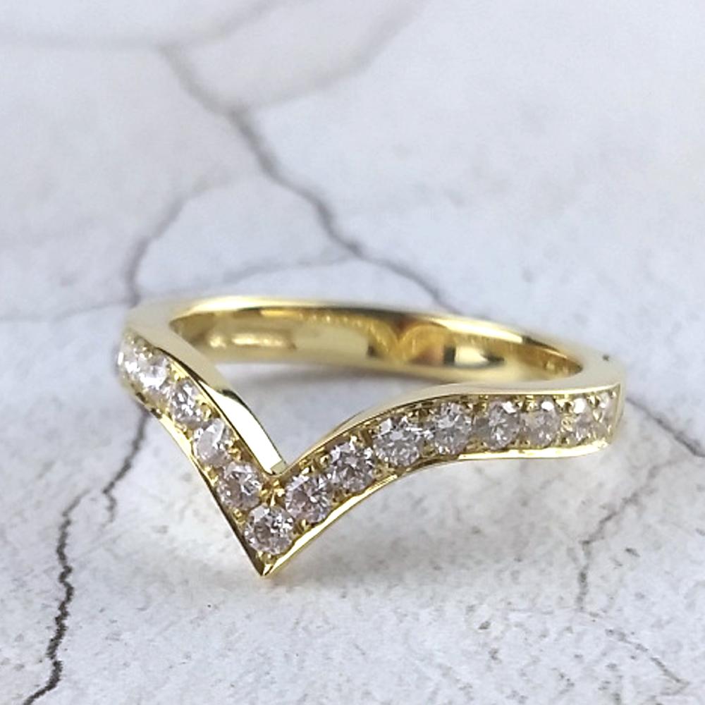 18ct gold wishbone ring with diamonds