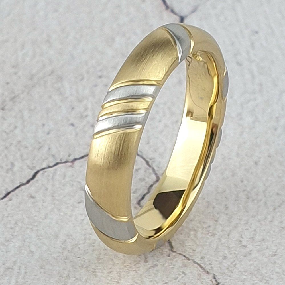 4mm court band with platinum stripes