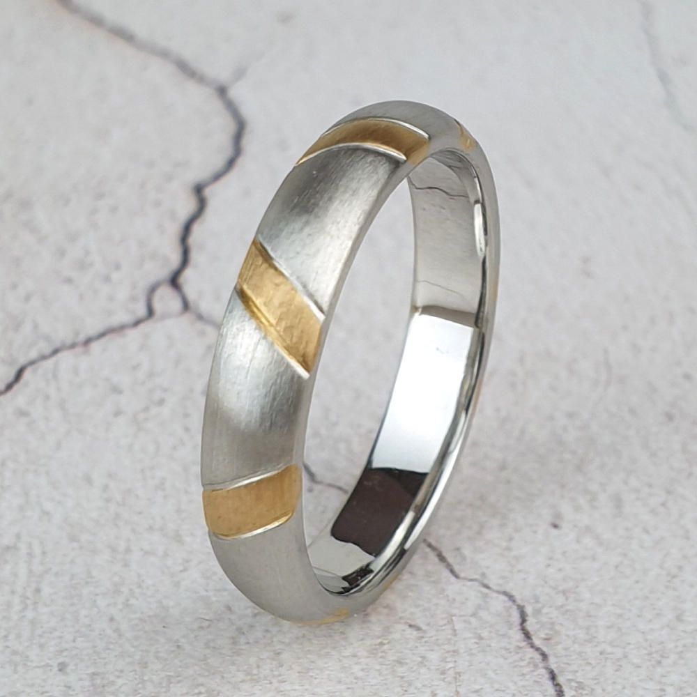 Platinum wedding ring with 22ct gold stripes