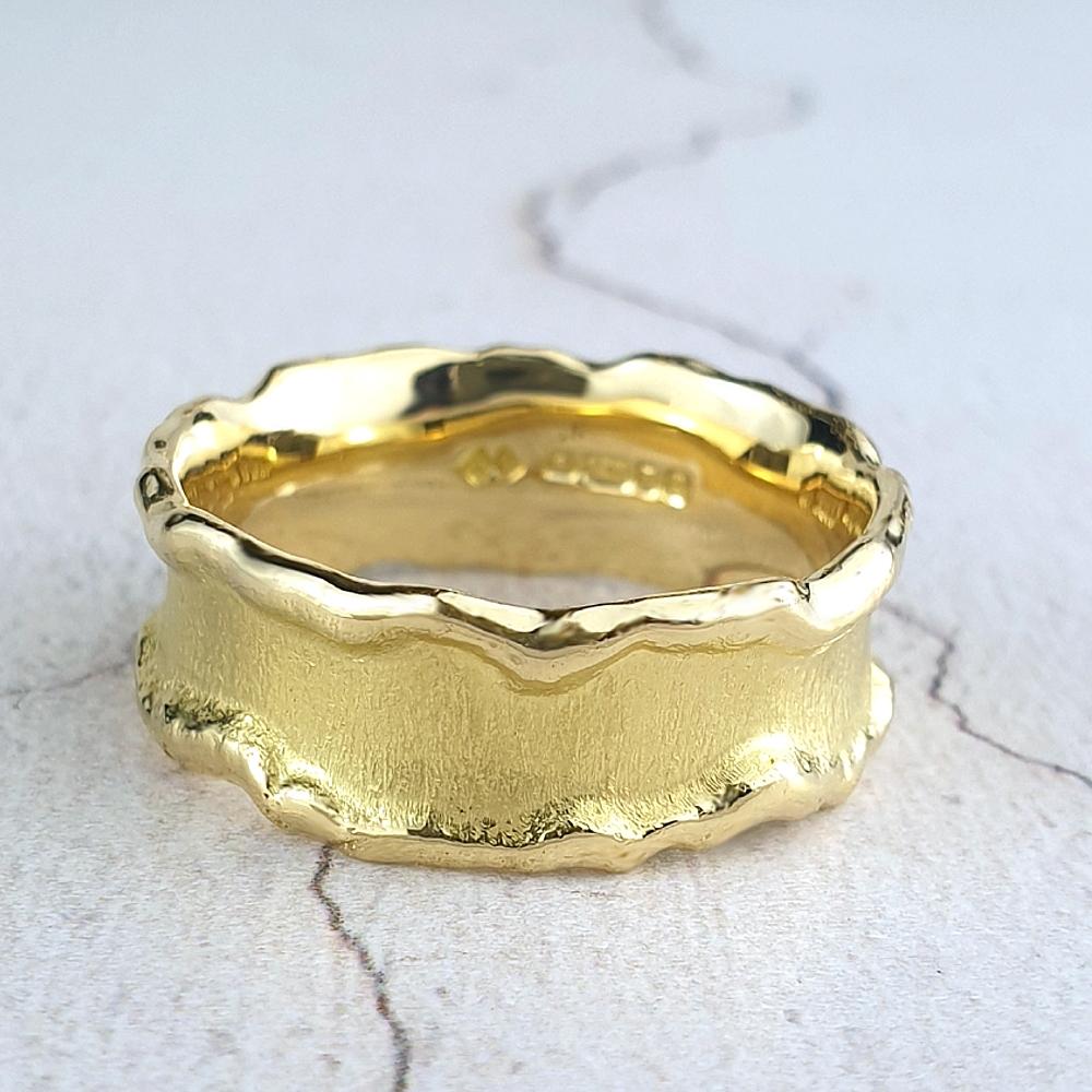 18ct yellow gold concave band with melted edges
