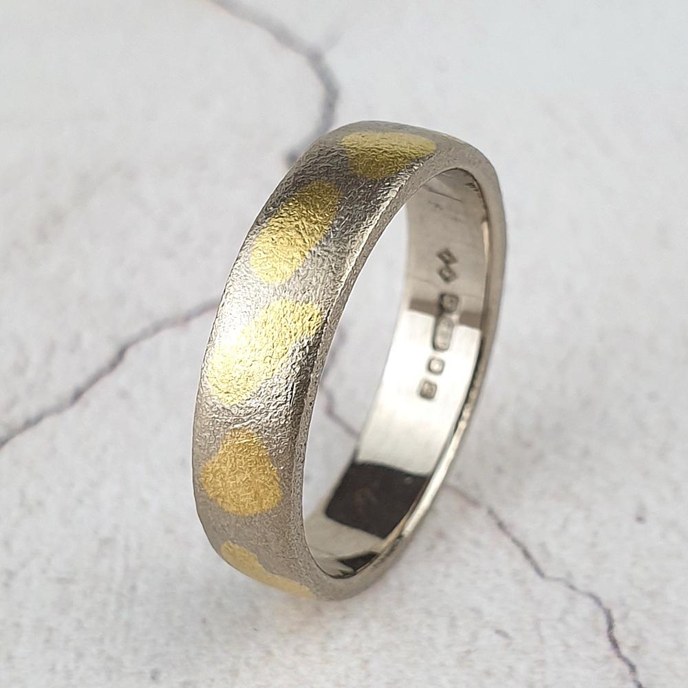 Boho 18ct white gold band with splashes of yellow gold