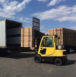 Pallet delivery truck serving New Jersey, New York, and Pennsylvania