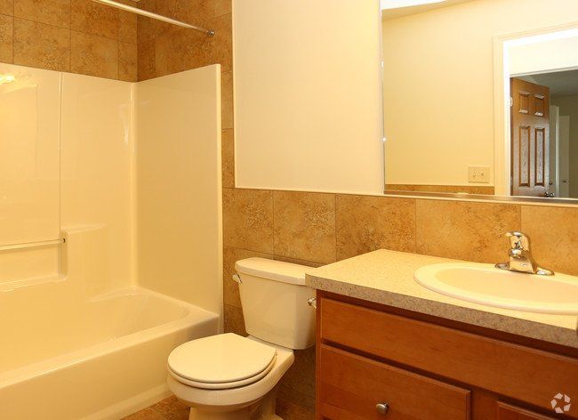 Bathroom | Ravada Hill Apartments