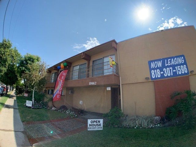 roscoe apt building