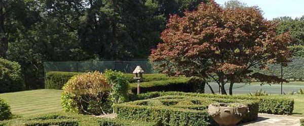 garden features
