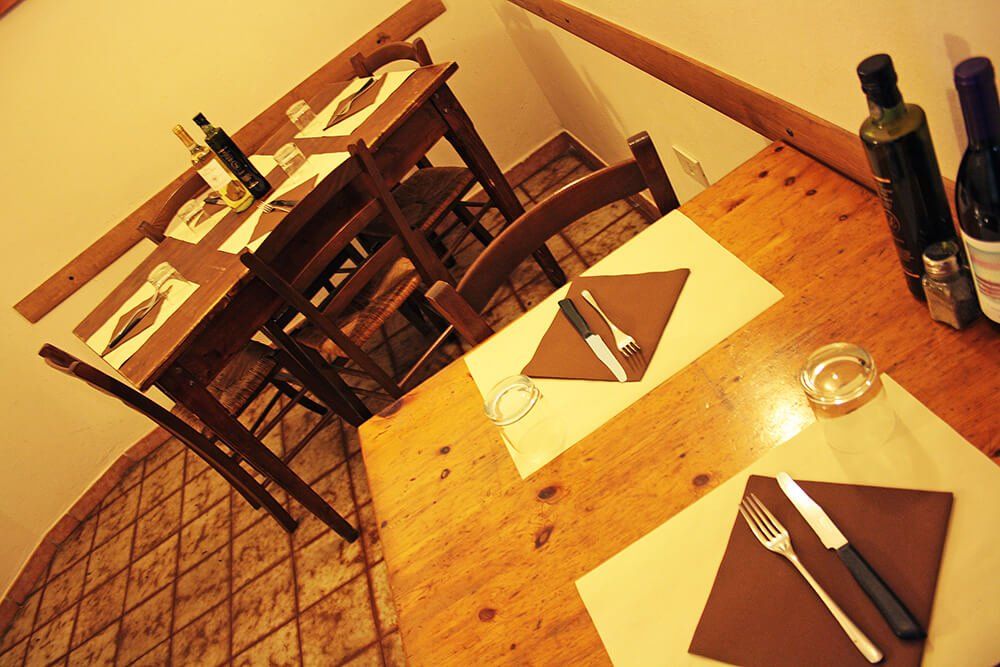 Set table in the restaurant