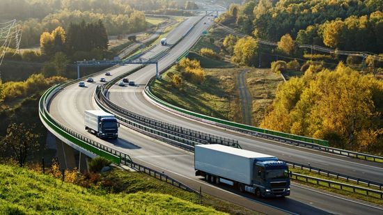 due camion in autostrada
