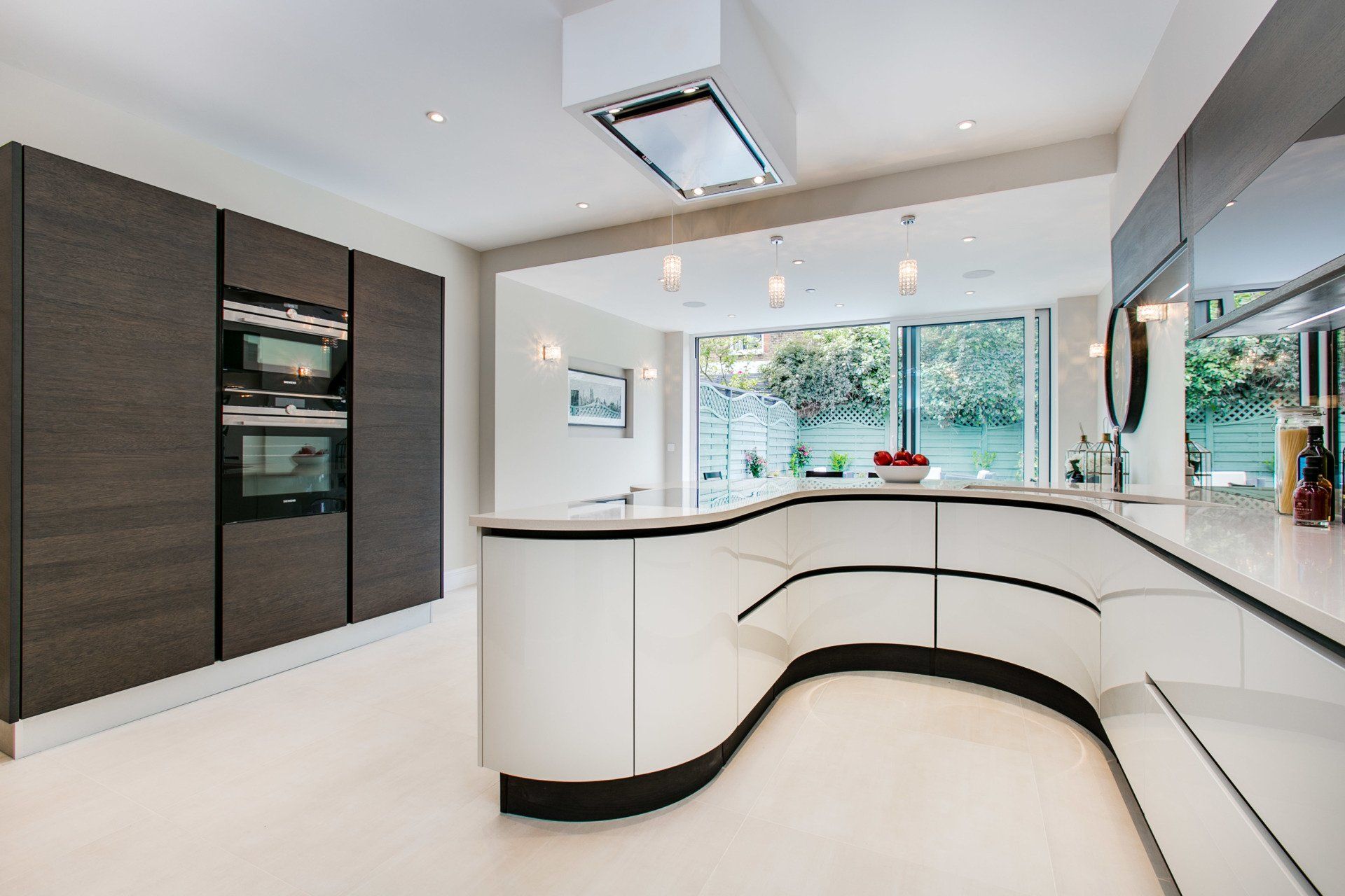 Curved kitchen breakfast bar