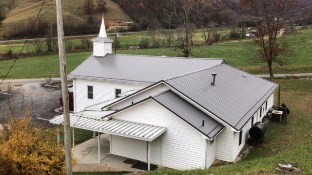 White House With Metal Roof ─ Canton, North Carolina ─ Shane Willis Construction