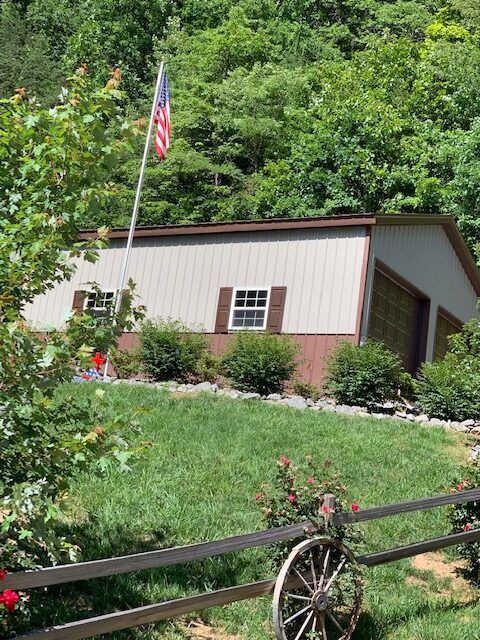 Garage with Small Windows ─ Canton, North Carolina ─ Shane Willis Construction