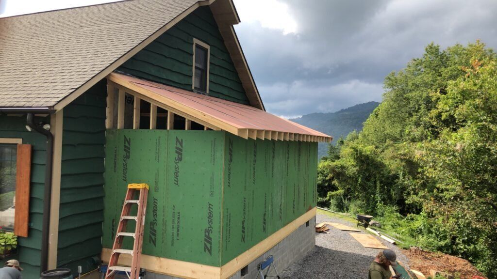 Close Deck ─ Canton, North Carolina ─ Shane Willis Construction