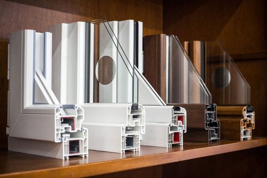 esposizione infissi in PVC, alluminio e legno