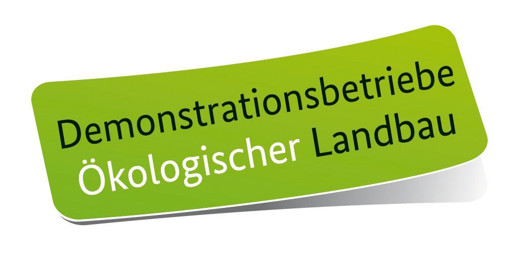 Ein grüner Button mit der Aufschrift „Demonstrationsbetriebe Ökologischer Landbau“