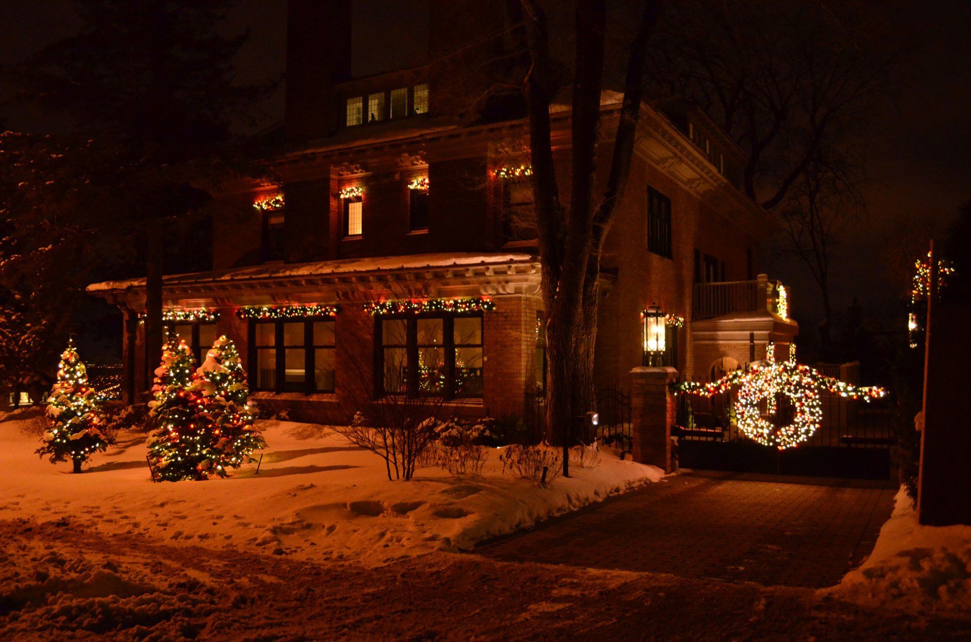 A house is decorated with christmas lights at night