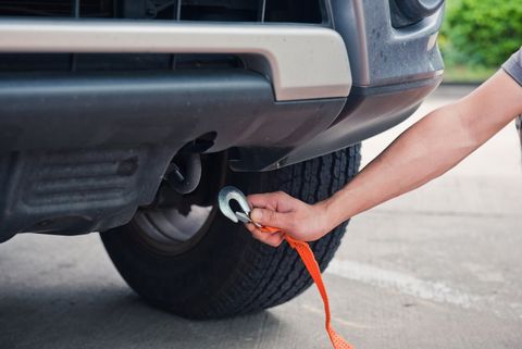 How to use cables to tow a car - Towing Company in South Weymouth, MA How to use cables to tow a car - Towing Company in South Weymouth, MA