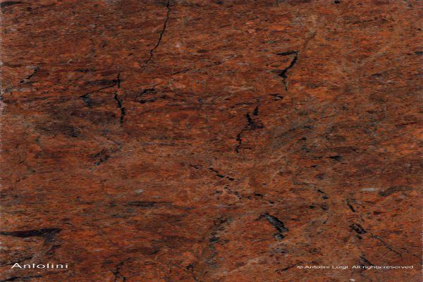 granito rosso e striature nere