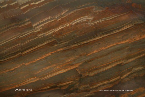 granito marrone chiaro striato