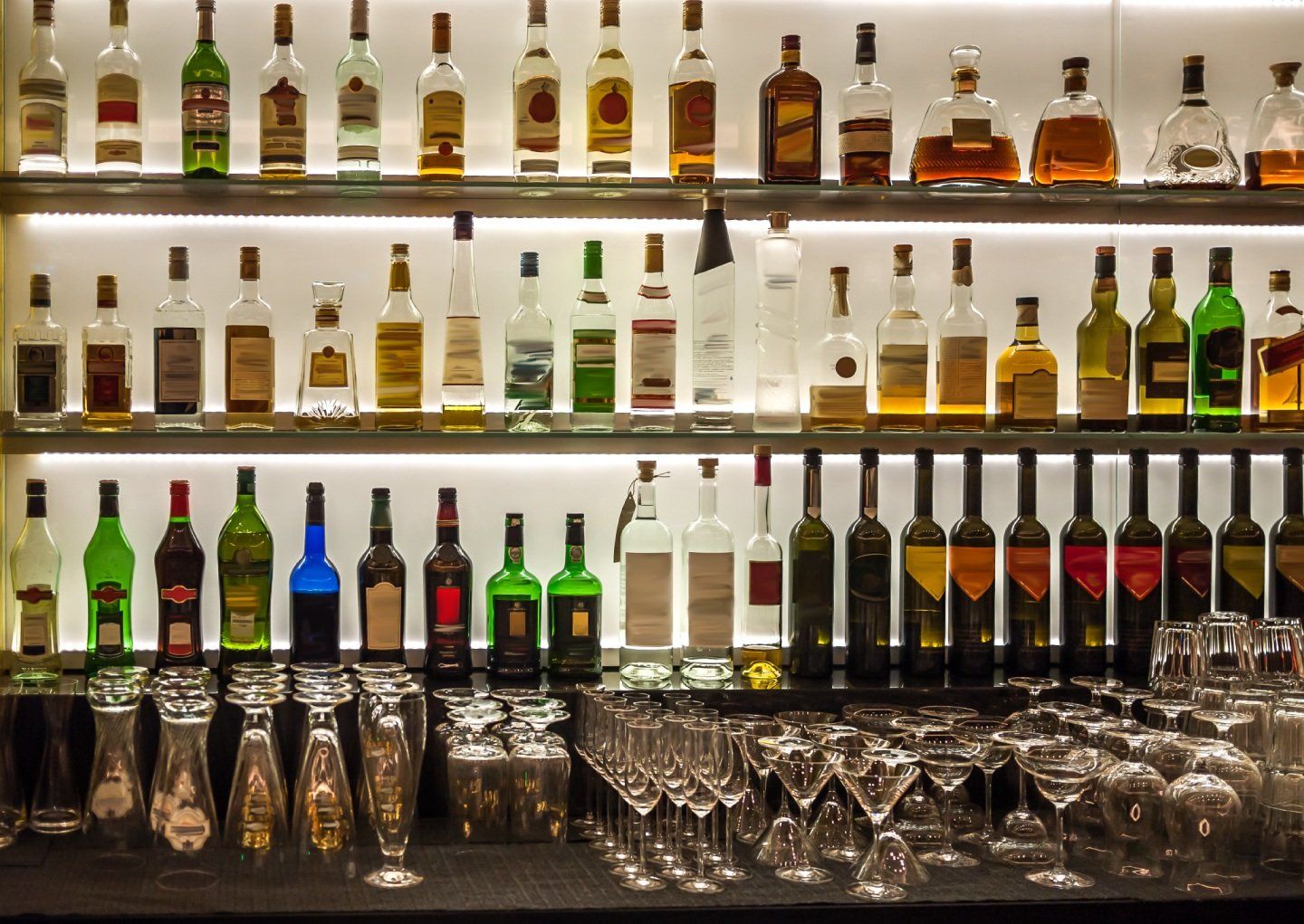 Postazione di barman con superalcolici